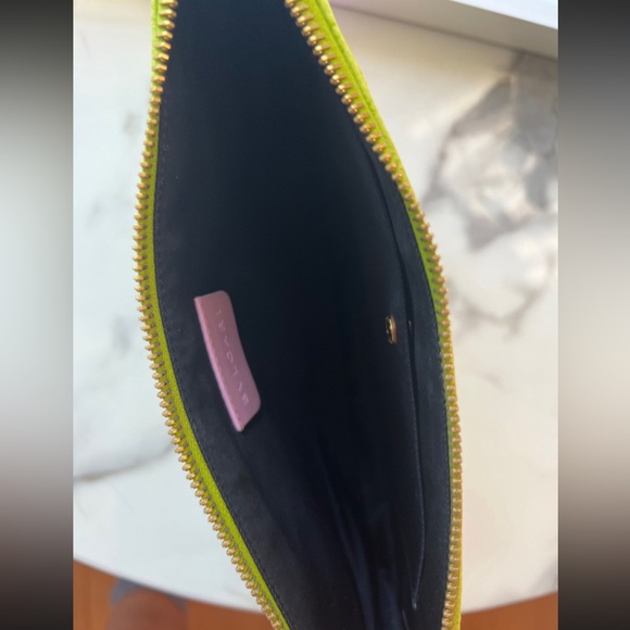 Ultra Rare Bvlgari Purse 🛍️ - Picture 5 of 7